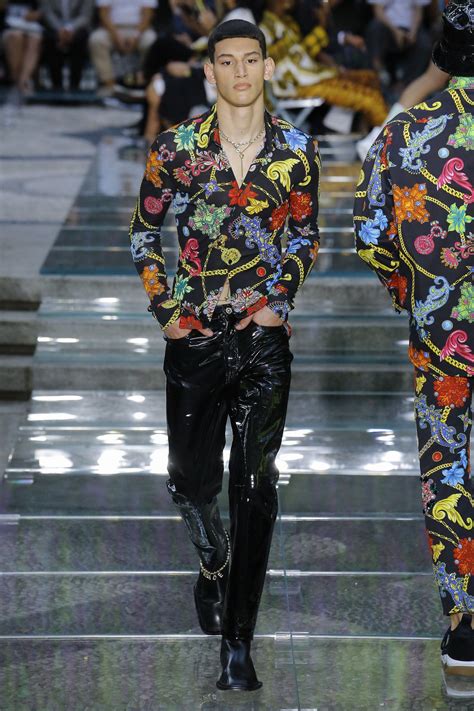 versace ss19 mens|Versace Spring 2019 Menswear Collection .